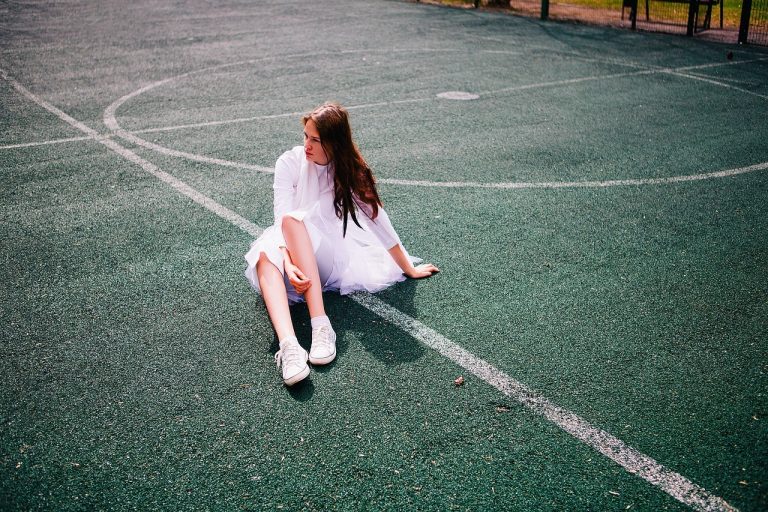 « Basket blanche » pour femme 5 façons stylées de les porter