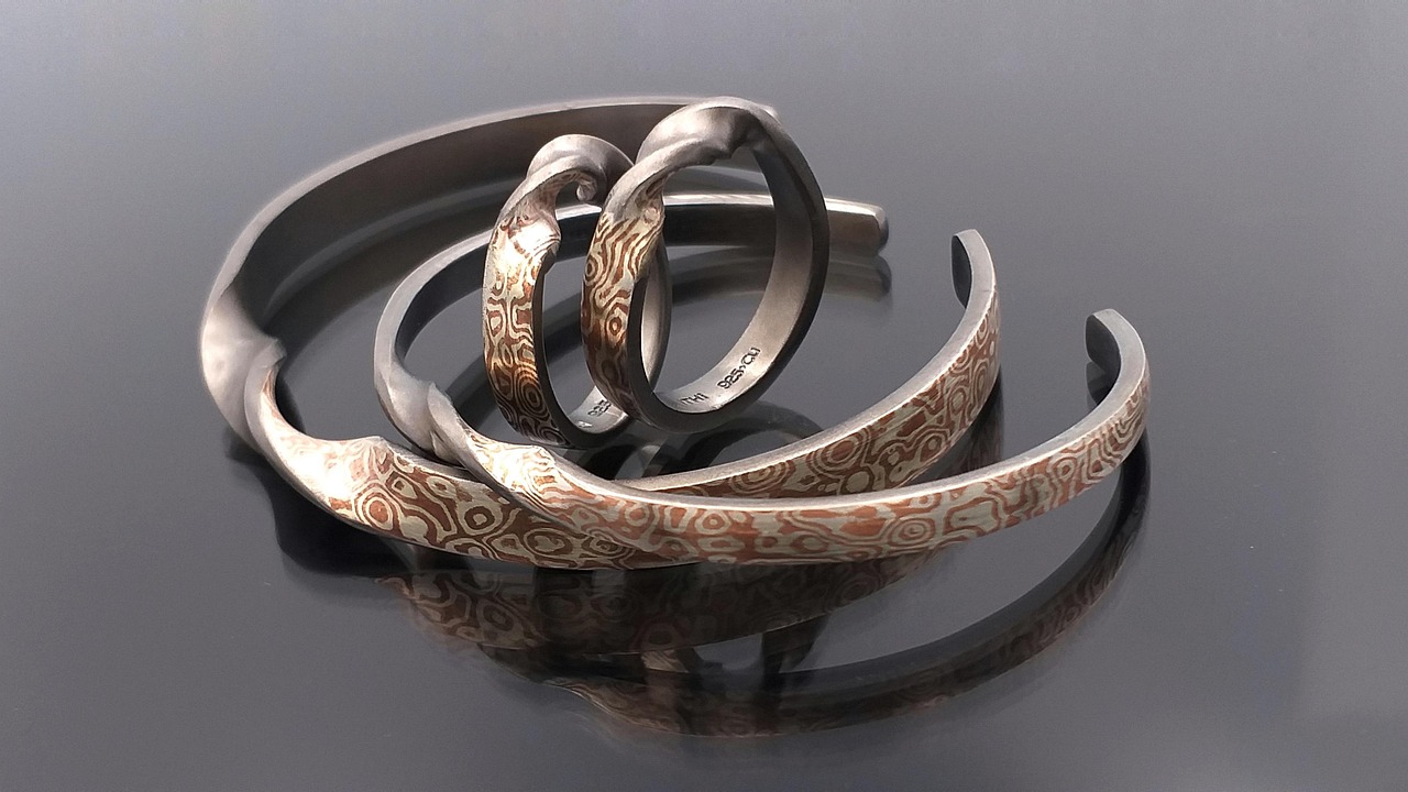 Le bracelet jonc : pourquoi ce bijou intemporel est un must-have ?