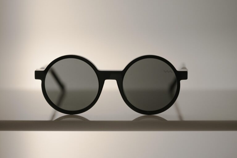 Pourquoi les lunettes de soleil sont un accessoire incontournable en 2025