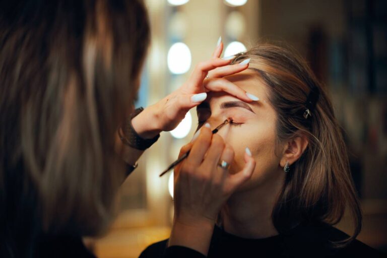 Dans la trousse d’une make-up artist : comment pense-t-elle un regard ?